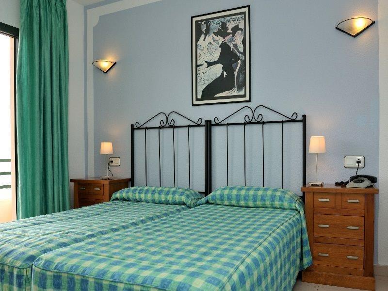 Hostal Rosales Es Pujols Exterior photo